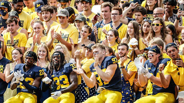 crowd german gemon green aidan hutchinson michigan football