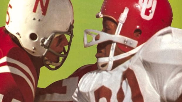 Bob Terrio - Greg Pruitt Game of the Century SI Cover