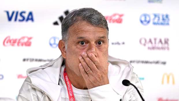 Tata Martino en rueda de prensa en Qatar