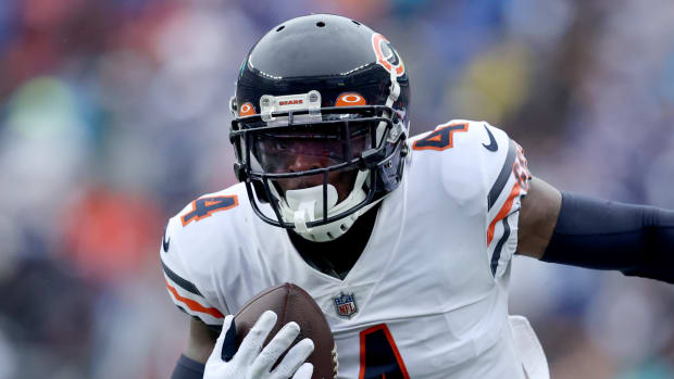Bears safety Eddie Jackson intercepts a pass against the Giants.