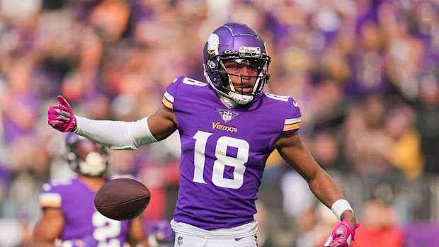 Minnesota Vikings WR Justin Jefferson celebrates catch