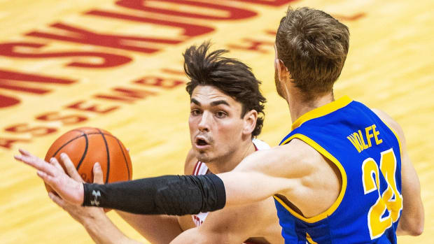 Indiana's Trey Galloway (32) drives the lane during the Indiana versus Morehead State men's baskertball game at Simon Skjodt Assembly Hall on Monday, Nov. 7, 2022.