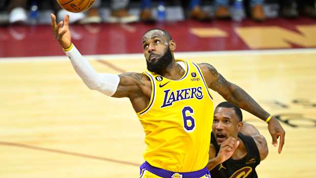 lebron james evan mobley 12-6-22