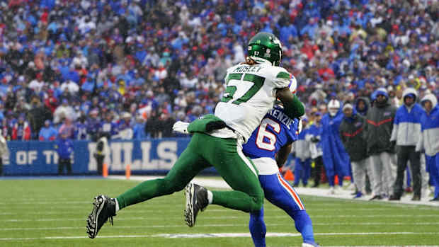 New York Jets LB C.J. Mosley tackles against Buffalo Bills