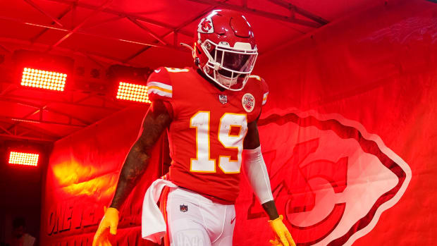 Nov 6, 2022; Kansas City, Missouri, USA; Kansas City Chiefs wide receiver Kadarius Toney (19) takes the field prior to a game against the Tennessee Titans at GEHA Field at Arrowhead Stadium. Mandatory Credit: Jay Biggerstaff-USA TODAY Sports