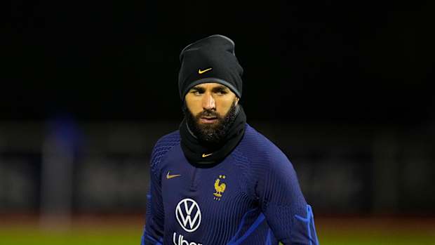 Benzemá elimina de redes a sus compañeros de la selección de Francia