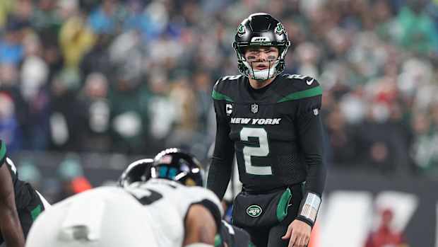 New York Jets QB Zach Wilson takes snap against Jacksonville Jaguars on Thursday Night Football