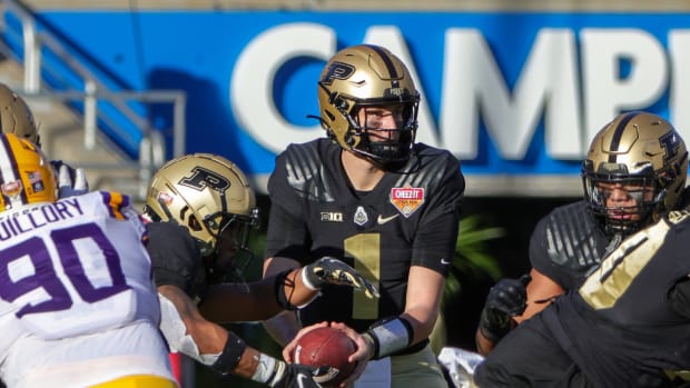 Purdue Boilermakers quarterback Michael Alaimo (1) hands off to wide receiver Abdur-Rahmaan Yaseen (2) during the second half at Camping World Stadium.