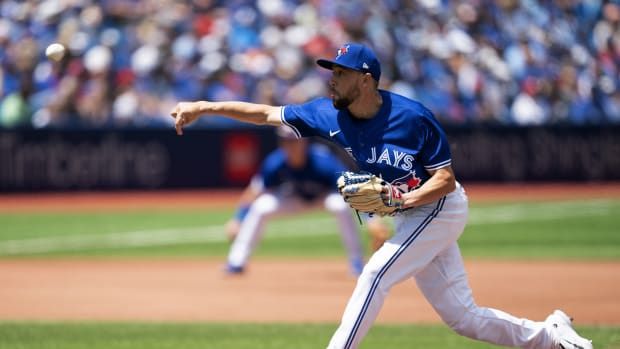 Casey Lawrence has re-signed with the Blue Jays for 2023.