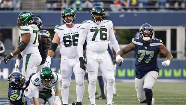 New York Jets QB Mike White sacked against Seattle Seahawks