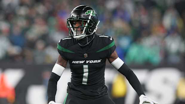 New York Jets CB Sauce Gardner playing defense