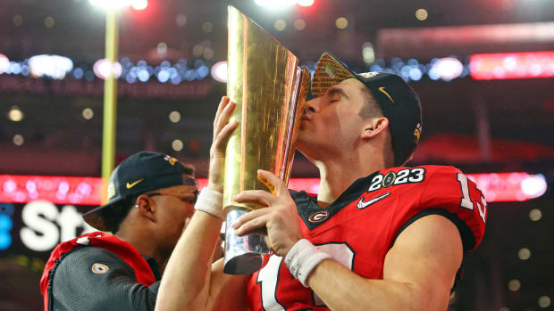 Jan 9, 2023; Inglewood, CA, USA; Georgia Bulldogs quarterback Stetson Bennett (13) kisses the trophy after winning the CFP national championship game against the TCU Horned Frogsat SoFi Stadium.