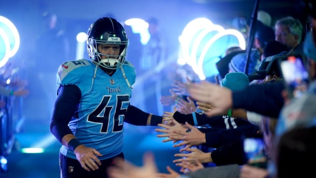 Tennessee Titans long snapper Morgan Cox (46) heads to the field to face the Cincinnati Bengals at Nissan Stadium Sunday, Nov. 27, 2022, in Nashville, Tenn.