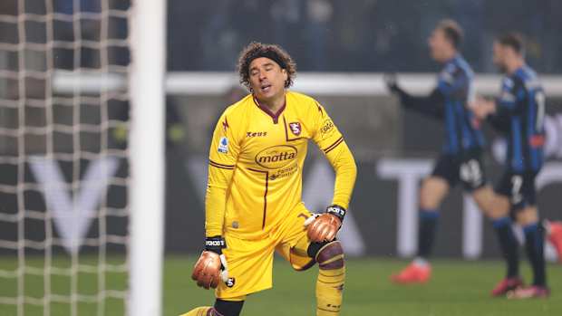 Prensa italiana defiende a Memo Ochoa de la goleada en Serie A