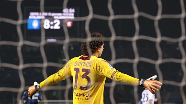 Prensa italiana defiende a Memo Ochoa de la goleada en Serie A