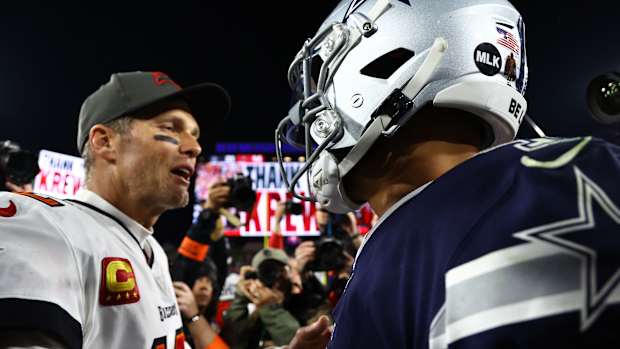 Tom Brady y Dak Prescott en playoffs