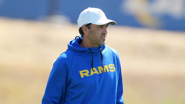 Jun 7, 2022; Thousand Oaks, California, USA; Los Angeles Rams offensive coordinator Zac Robinson during minicamp at Cal Lutheran University. Mandatory Credit: Kirby Lee-USA TODAY Sports