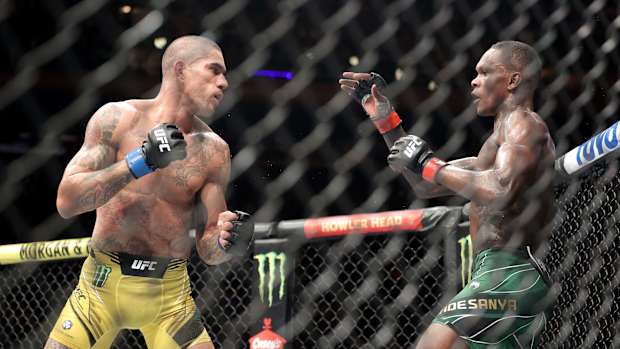 Israel Adesanya (red gloves) and Alex Pereira (blue gloves) during UFC 281 at Madison Square Garden.