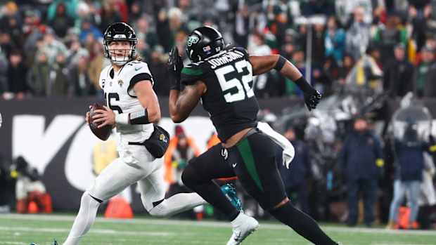New York Jets DE Jermaine Johnson chasing Jacksonville Jagaurs QB Trevor Lawrence