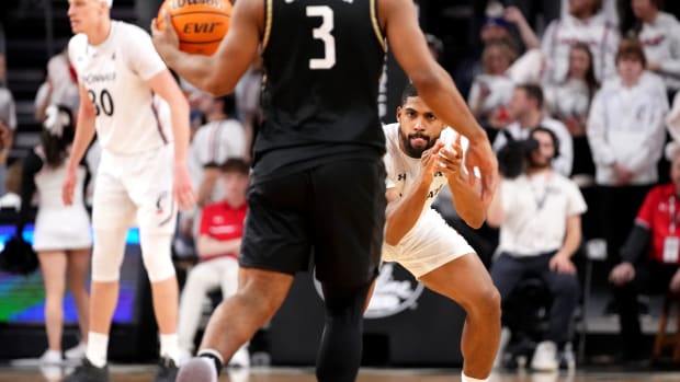 Cincinnati Bearcats guard David DeJulius (5) prepares to defend as UCF Knights guard Darius Johnson (3) dribbles the ball up-court in the second half of a college basketball game between the UCF Knights and the Cincinnati Bearcats, Saturday, Feb. 4, 2023, at Fifth Third Arena in Cincinnati. The Cincinnati Bearcats won, 73-64. Ucf Knights At Cincinnati Bearcats Feb 4 0241
