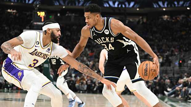anthony davis giannis antetokounmpo bucks 2022