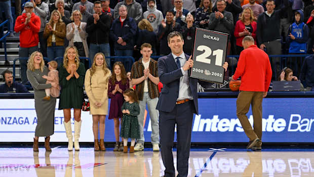 dan dickau gonzaga jersey ceremony8