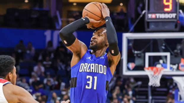 Magic guard Terrence Ross (31) shoots the ball against Wizards forward Rui Hachimura (8) during the second half of a game.