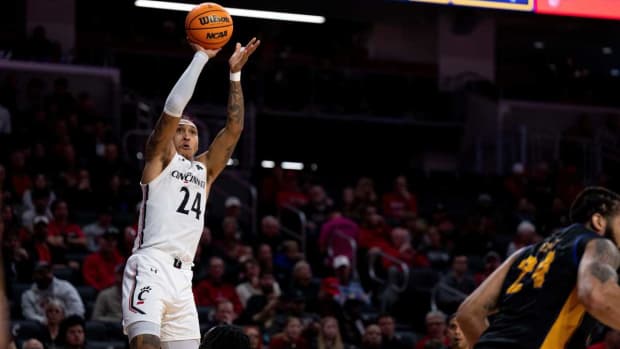 Cincinnati Bearcats guard Jeremiah Davenport (24) hits a jump shot in the second half of the NCAA men s basketball game between the Cincinnati Bearcats and East Carolina Pirates at Fifth Third Arena in Cincinnati on Wednesday, Jan. 11, 2023. Ncaa Basketball Eastern Carolina Pirates At Cincinnati Bearcats