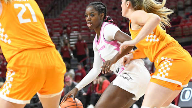 Arkansas Razorbacks Erynn Barnum tries to drive inside against Tennessee Lady Vols on Thursday night.
