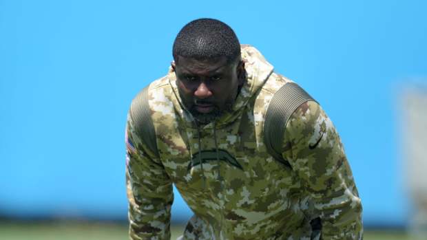 Jun 1, 2022; Costa Mesa, CA, USA; Los Angeles Chargers secondary coach Derrick Ansley during organized team activities at Hoag Performance Center. Mandatory Credit: Kirby Lee-USA TODAY Sports