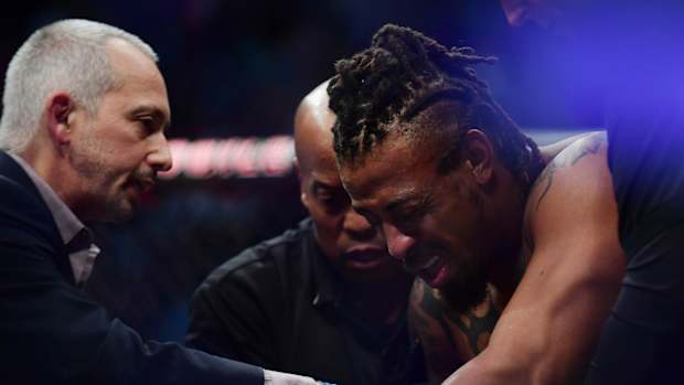 Greg Hardy en una pelea de la UFC en 2021