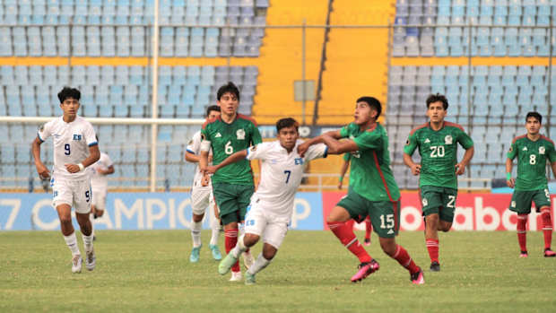 Jugadores de selección mexicana Sub-17 juegan contra El Salvador