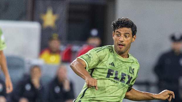 Carlos Vela en duelo de pretemporada con el LAFC
