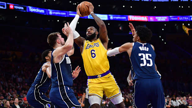 lebron james luka doncic christian wood mavericks 1-12-23