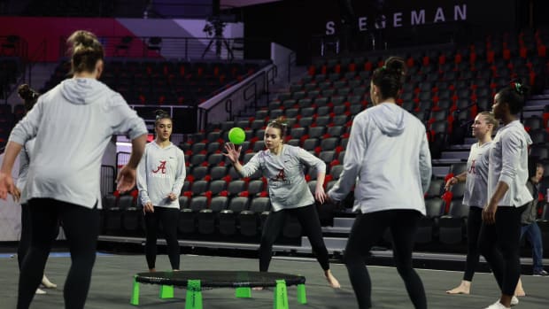 Alabama gymnastics team playing spikeball