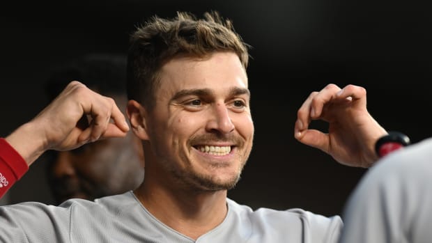 Boston Red Sox player Enrique Hernandez tells story about when he pooped his pants in a playoff game.