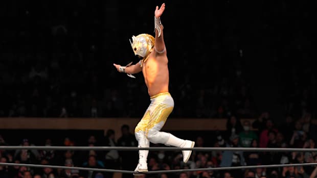 Komander walks on the ropes during AEW Dynamite