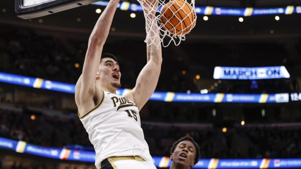 Zach Edey (15) scores against the Rutgers Scarlet Knights during the second half at United Center.