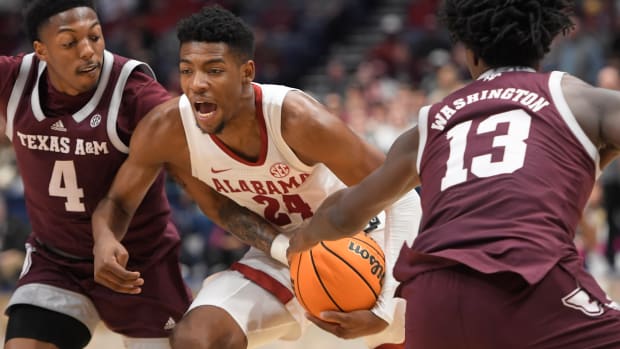 Alabama Crimson Tide forward Brandon Miller (24) splits Texas A&M Aggies guard Wade Taylor IV (4) and forward Solomon Washington (13) during the second half at Bridgestone Arena.