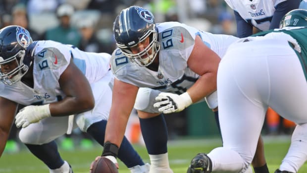 Tennessee Titans center Ben Jones (60) against the Philadelphia Eagles at Lincoln Financial Field.