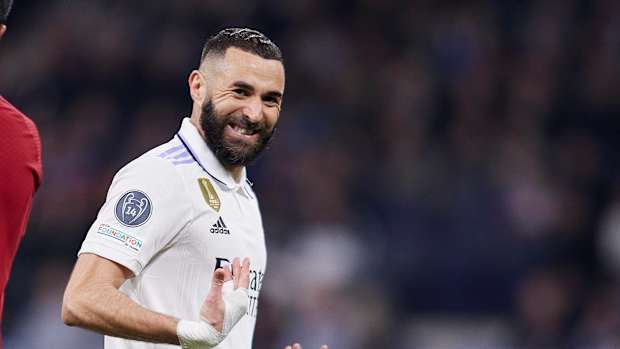 Karim Benzema del Real Madrid sonríe