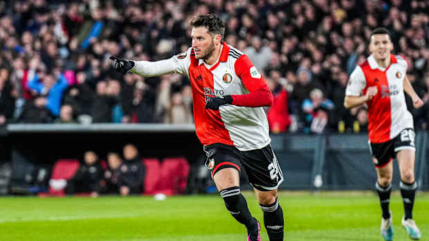 Santiago Giménez del Feyenoord anota gol al Shakhtar en la Europa League