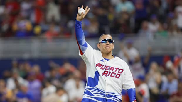 Daddy Yankee presente en el partido entre México y Puerto Rico en el Clásico Mundial de Beisbol