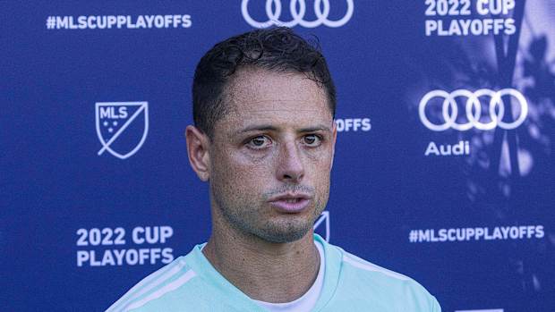 Chicharito Hernández en conferencia de prensa con el L.A. Galaxy