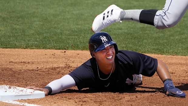 YankeesAnthonyVolpeDives