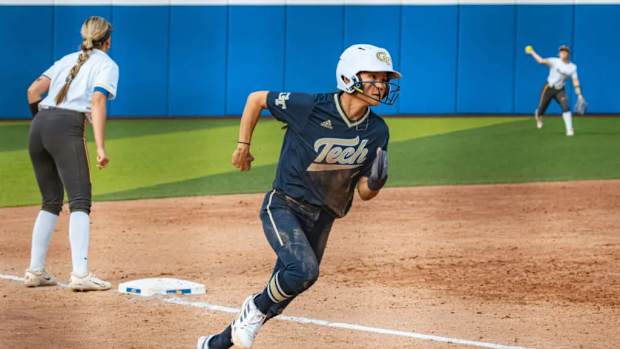Jin Sileo running bases