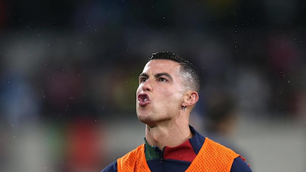 Cristiano Ronaldo con gesto de shh