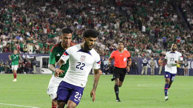 DeAndre Yedlin en amistoso México vs USA