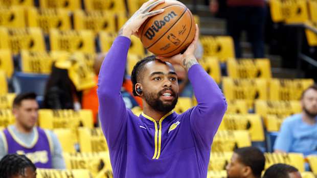 D’Angelo Russell warming up for the Lakers.