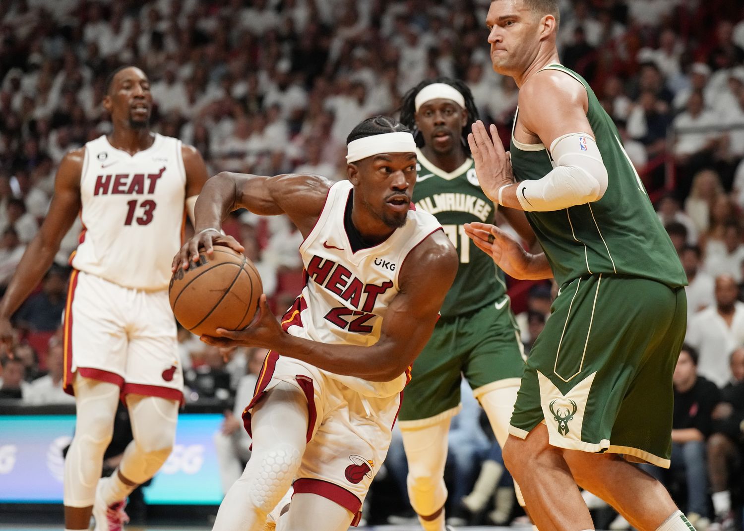 Heat forward Jimmy Butler drives to the basket against the Bucks Monday night.
